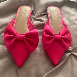 Pink satin mules. Size 7 (US) . Size 4 (UK) Never worn & in great condition